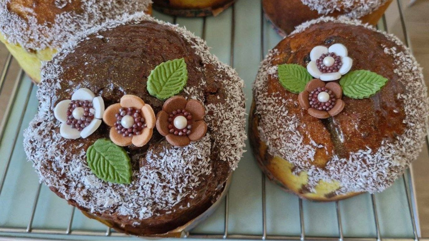 Одесситы пекут куличи дома
