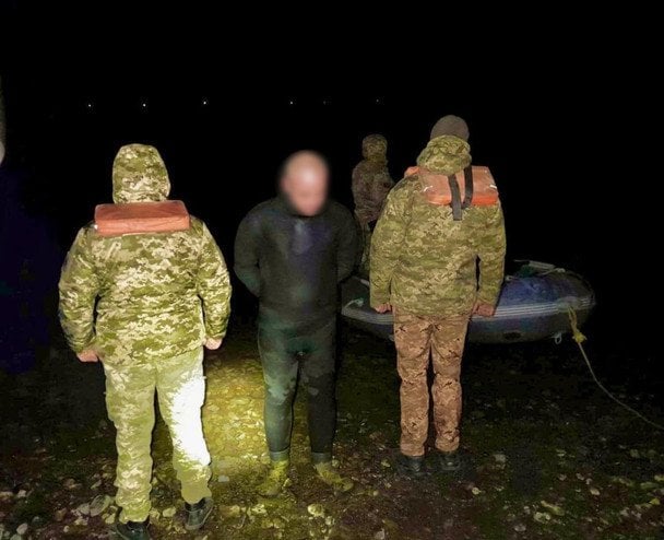 Mężczyzna w piance i płetwach próbował przepłynąć Dniestr do Mołdawii – zatrzymali go pogranicznicy