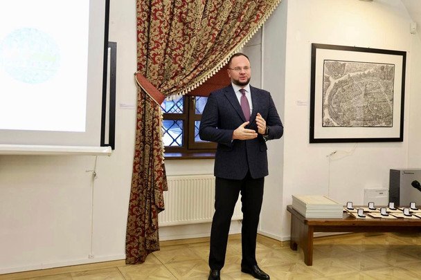 Мер Луцька достроково пішов у відставку