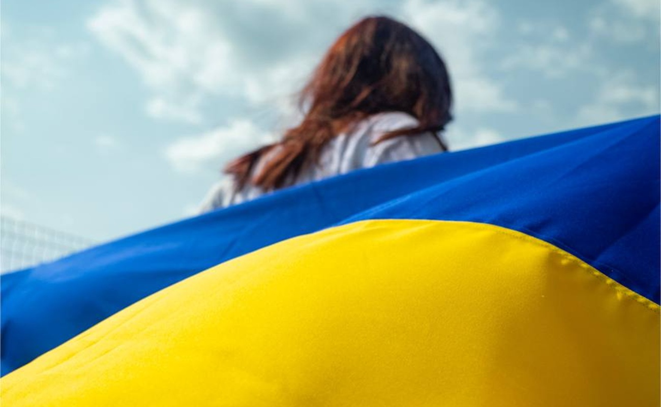 Молоді люди повертаються з окупації