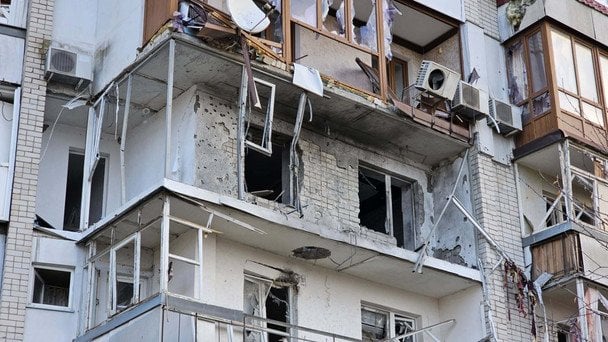 Разрушения в Херсоне после обстрелов