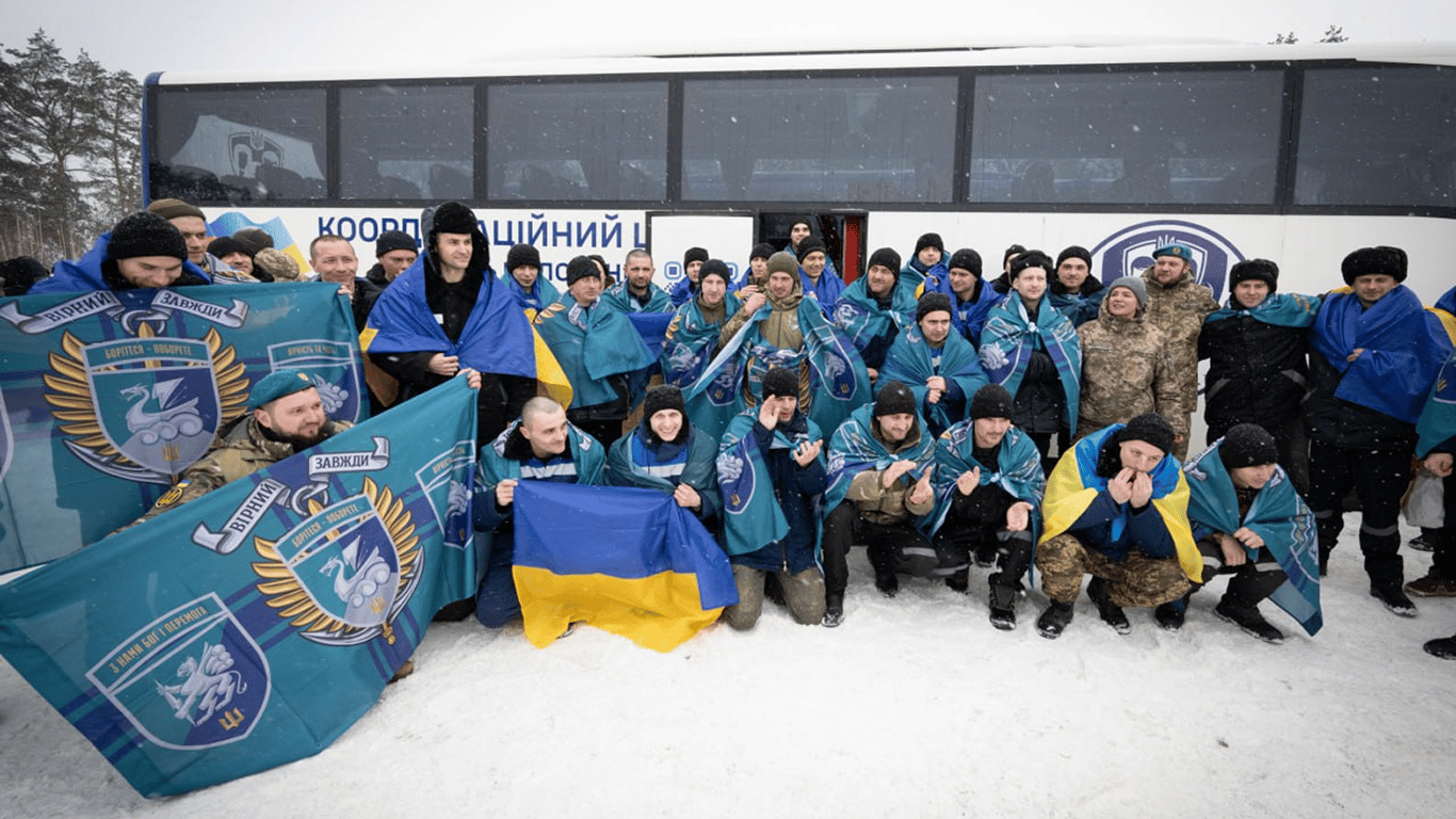 Родина вітає звільненого з полону