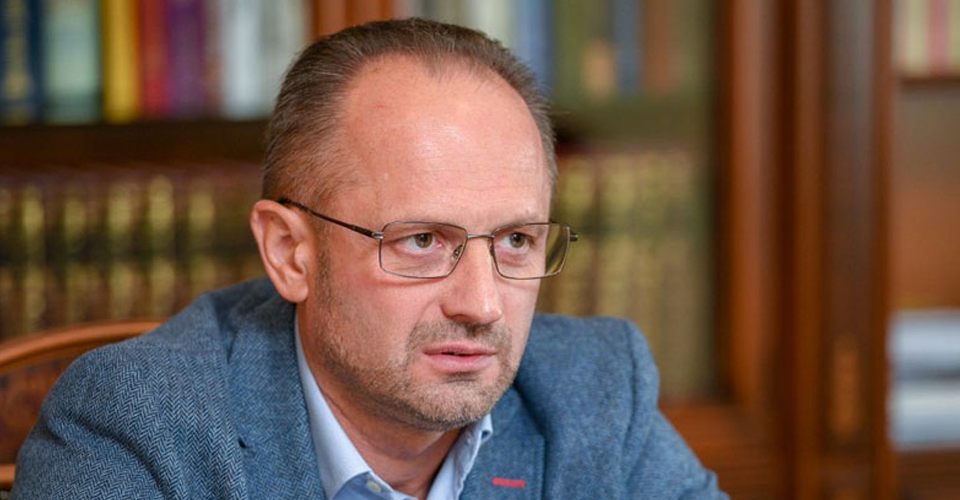 Ukraine Could Destroy Belarusian Refineries, Says Former Ambassador, Highlighting Strategic Impact