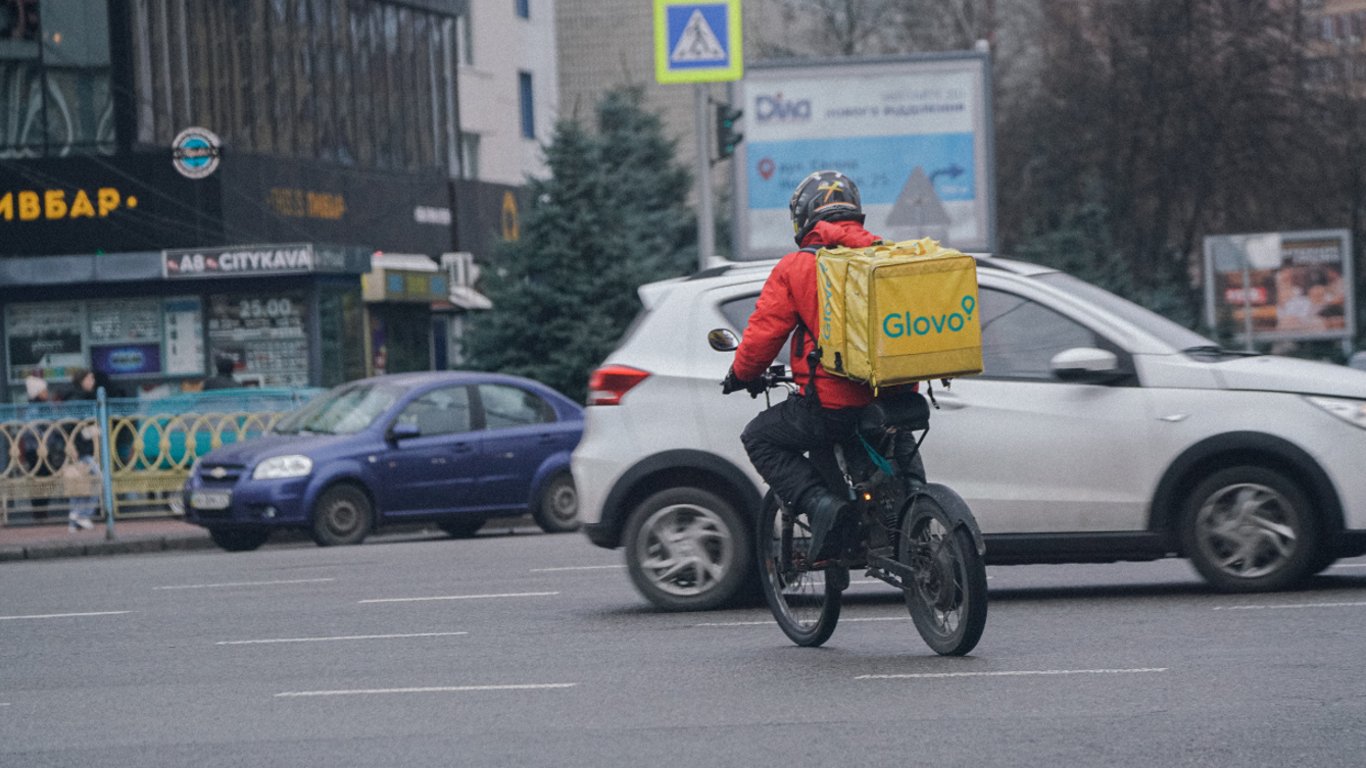 Клієнт Glovo переглядає транзакції