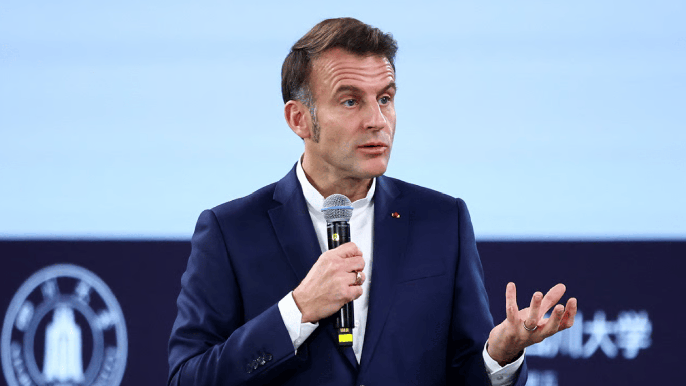 Макрон говорить про діалог з Путіним