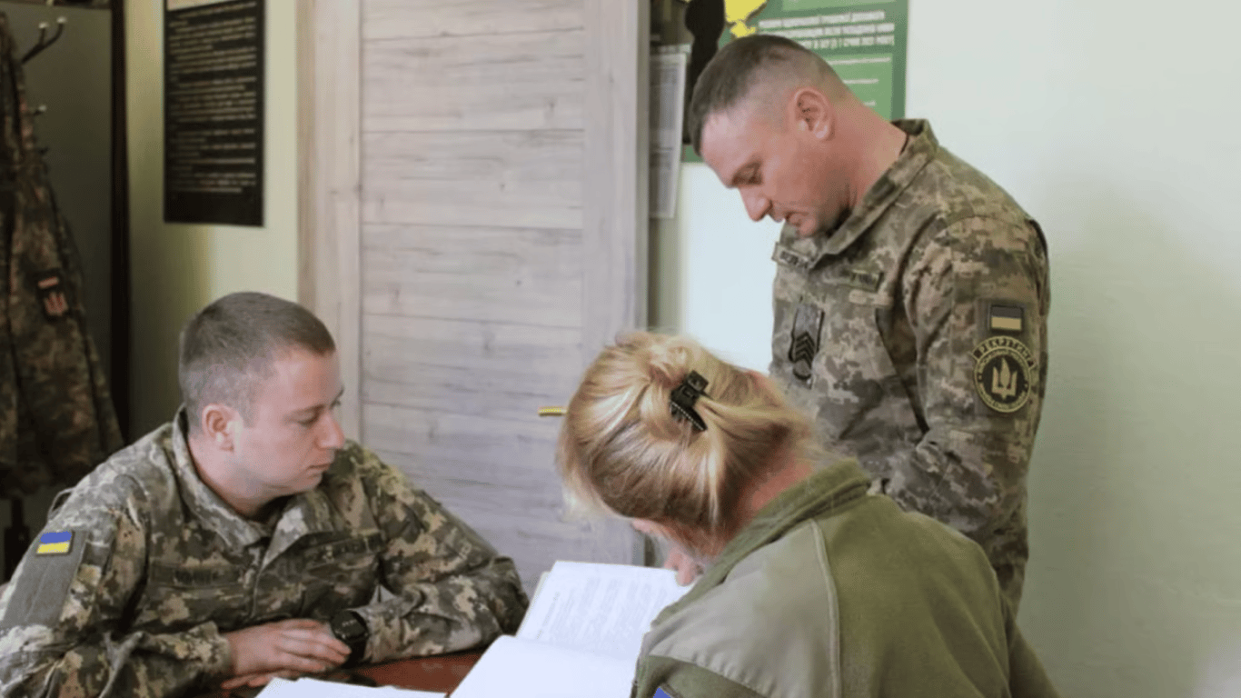 Арешт рахунків та нерухомості