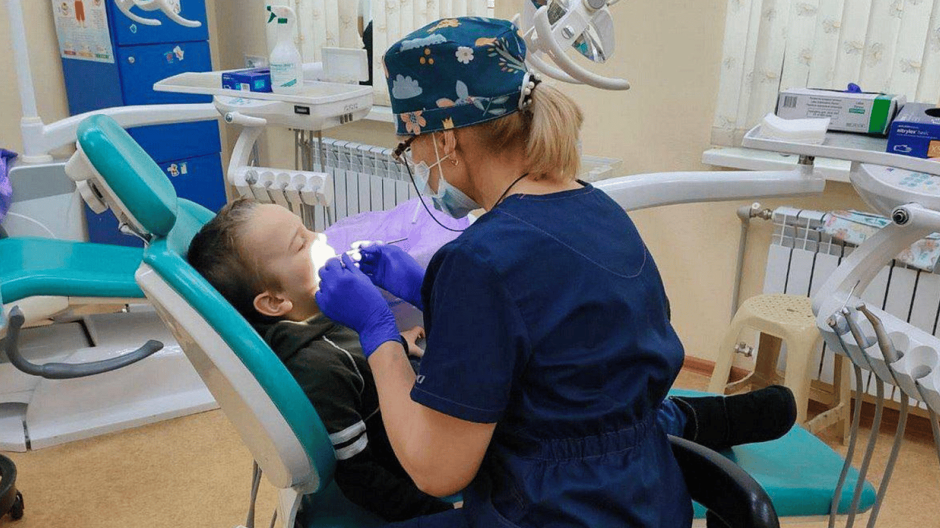 Darmowe przeglądy dentystyczne dla dzieci w Odessie: gdzie i kiedy się odbywają