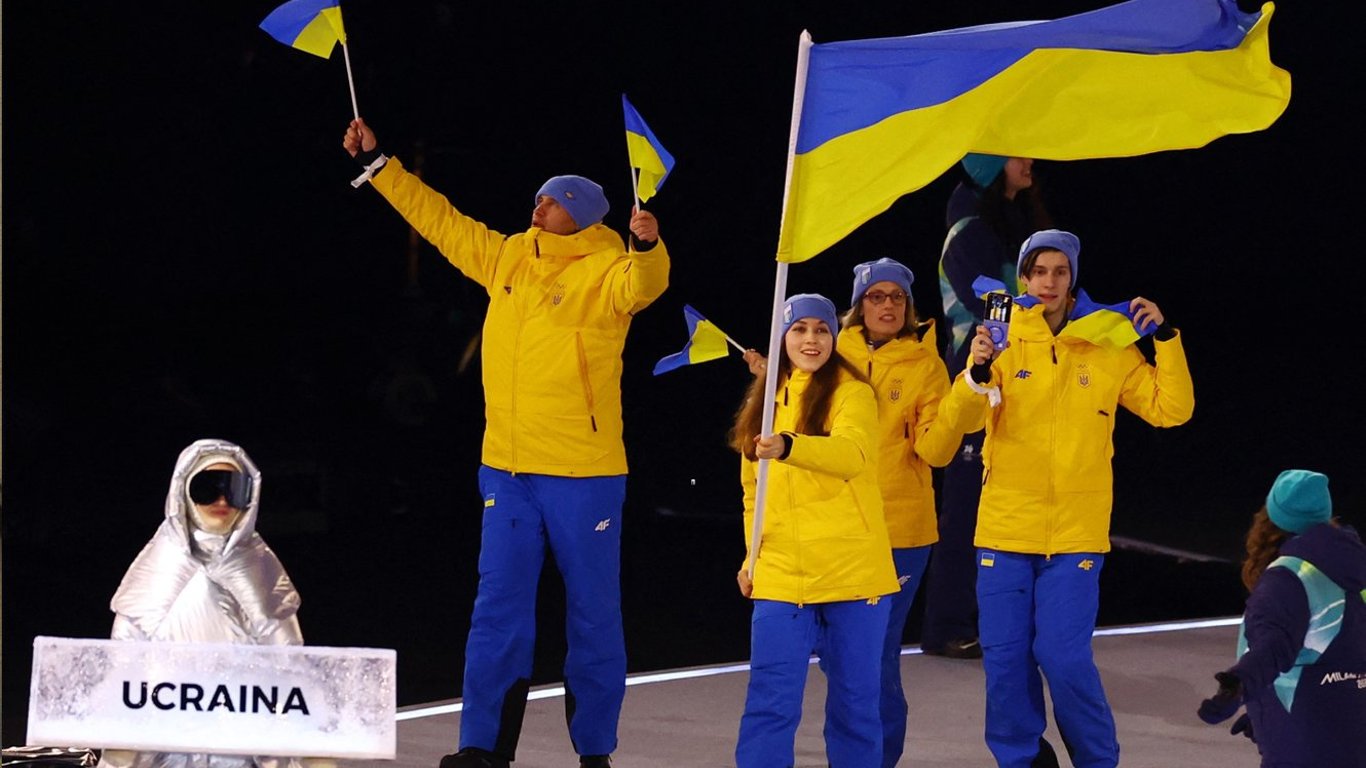 Українські олімпійці з медалями на п'єдесталі