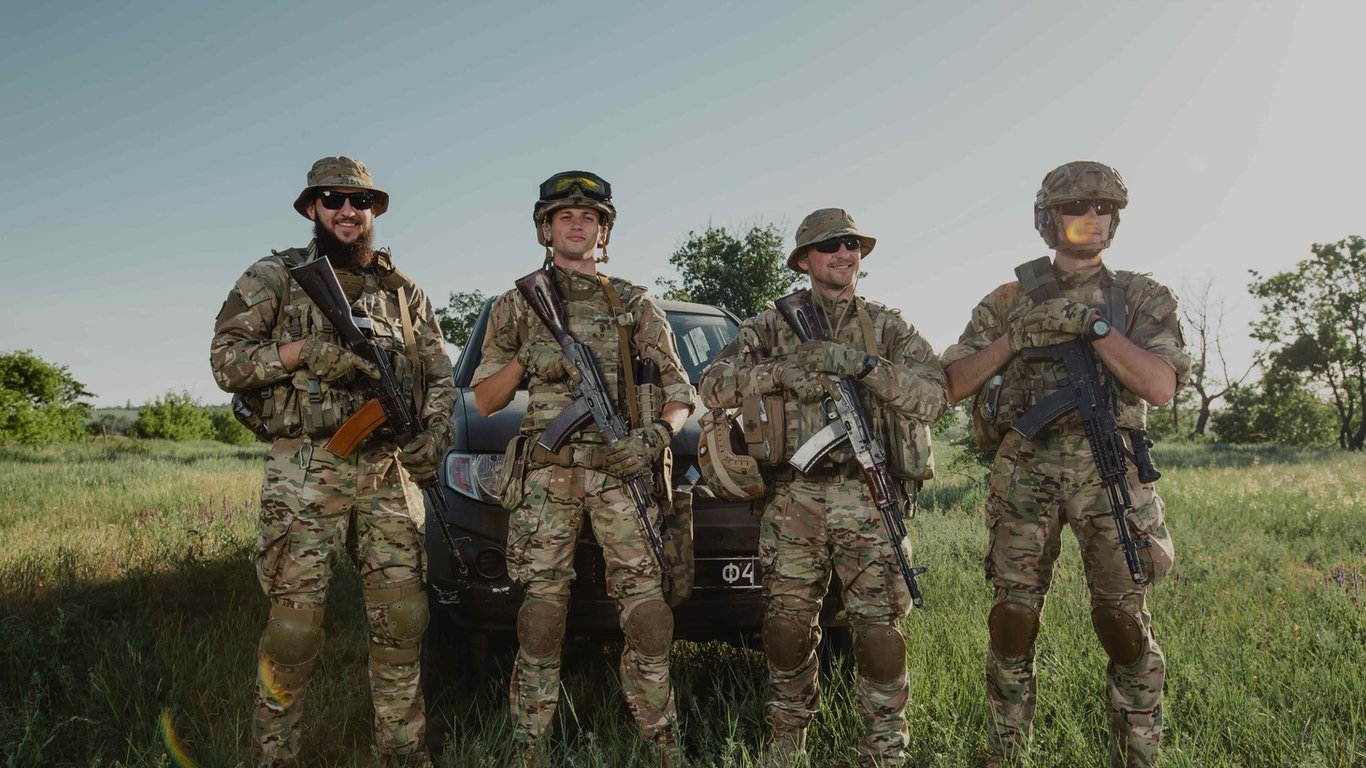 Ukraine's Azov Brigade Seeks Autel Drone Pilots with Salaries Up to 127,000 Hryvnias
