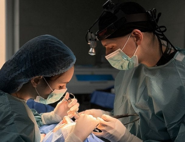 Polacy i Ukraińcy chętniej poddają się operacjom plastycznym. Ranking zabiegów na 2025 rok