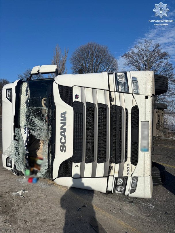 ДТП на трассе М-05: движение в сторону Киева заблокировано после аварии с грузовиком