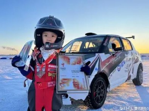 Наймолодший автогонщик з Китаю