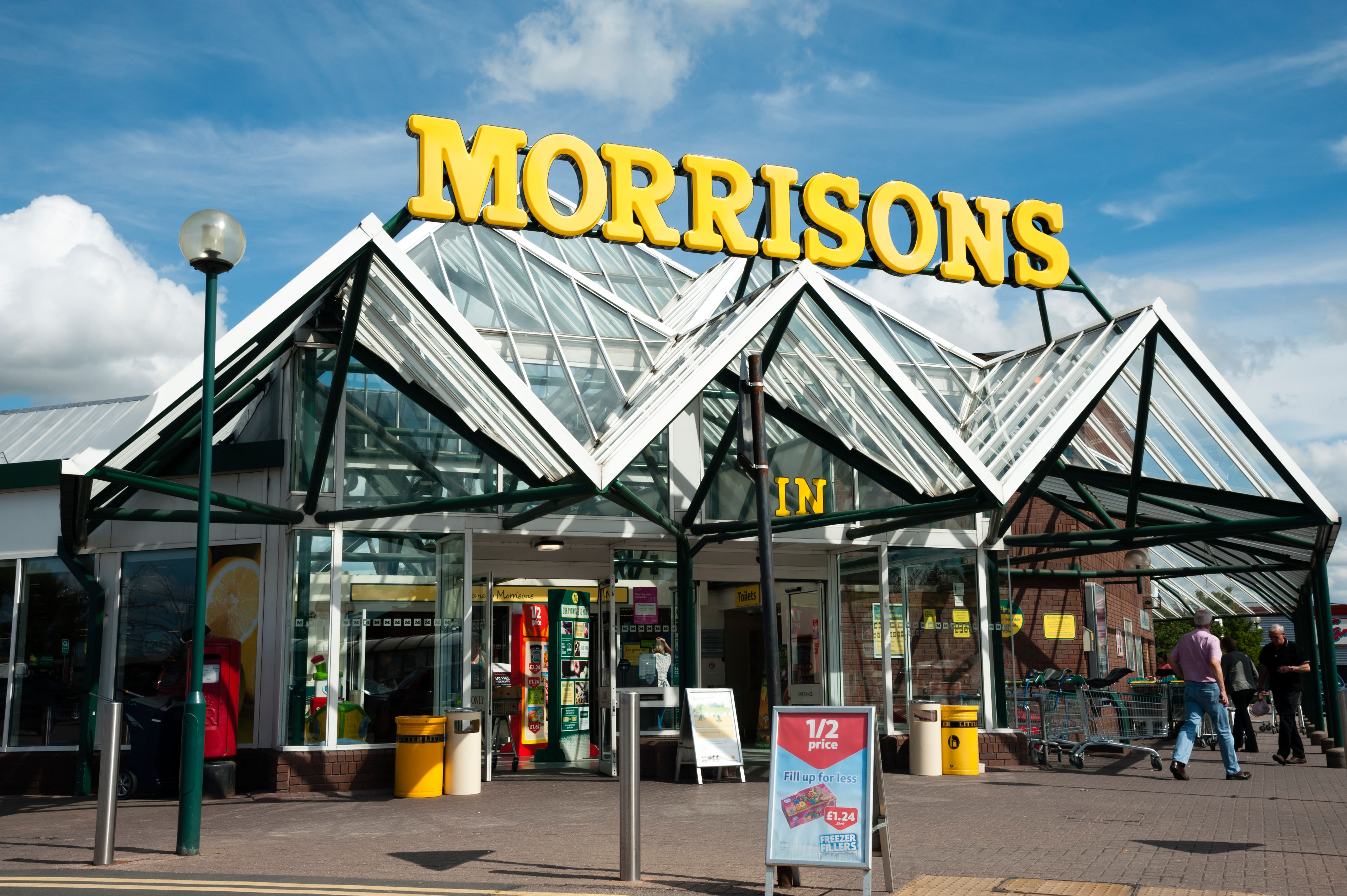 Working Day in the UK: How Supermarket Hours Will Change for Christmas