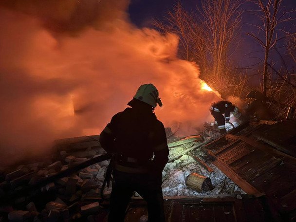 Nächtliche Eskalation: Explosionen in Russland und Gefechte im Osten