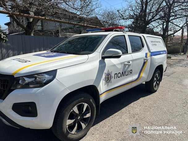 Чоловіка з гранатою та зброєю затримали