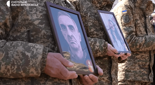 Поховання військового та доньки