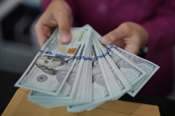 Зарплата держслужбовців у січні