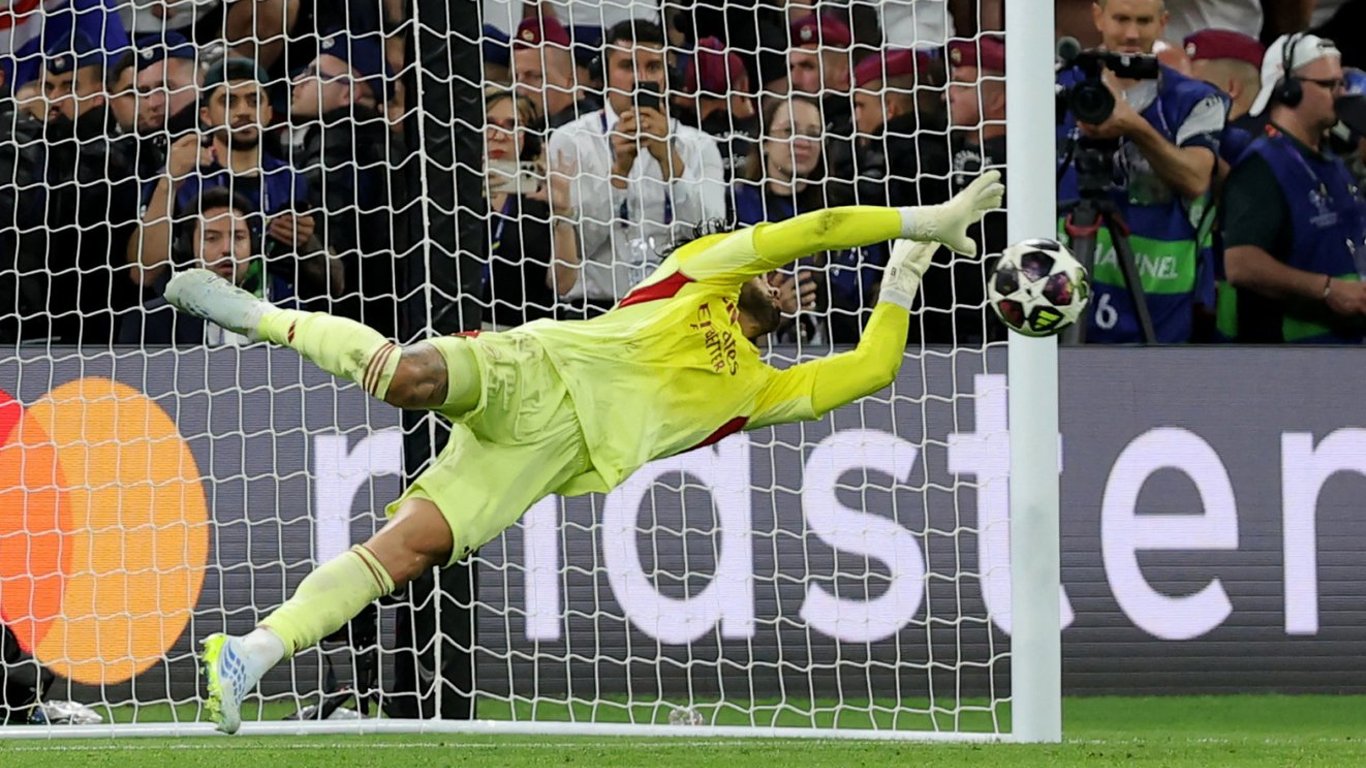 Spain's World Cup 2026 Goalkeeper Battle: Arsenal's David Raya Challenges Unai Simón and Joan García