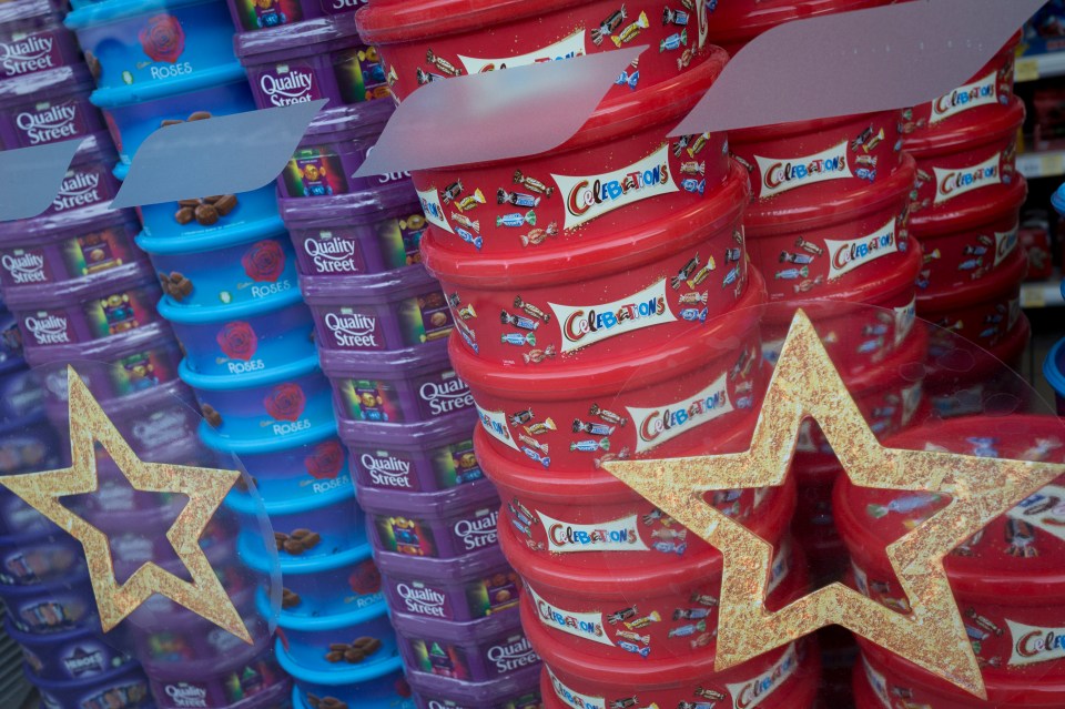 Святкові цукерки у супермаркеті Tesco знизили ціну на 43%: як отримати знижку