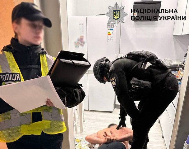 Удушение кандалами во время драки
