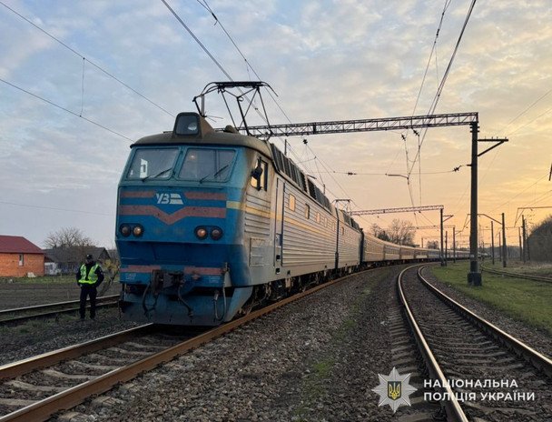 Поезд травмировал женщину на Львовщине