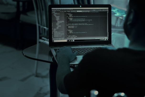 Włamanie na skrzynkę szefa FBI – grupa Handala ujawnia dane Patela