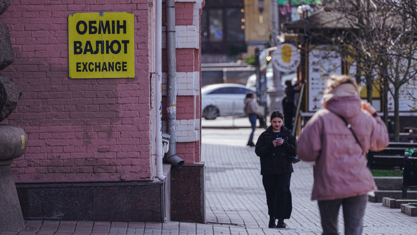 Курс доллара и евро в феврале 2026