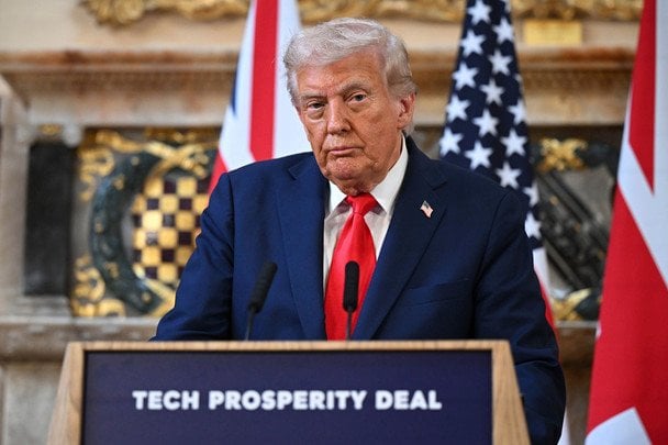 Трамп заявив про нічого для України: що насправді дали його та адміністрація Байдена