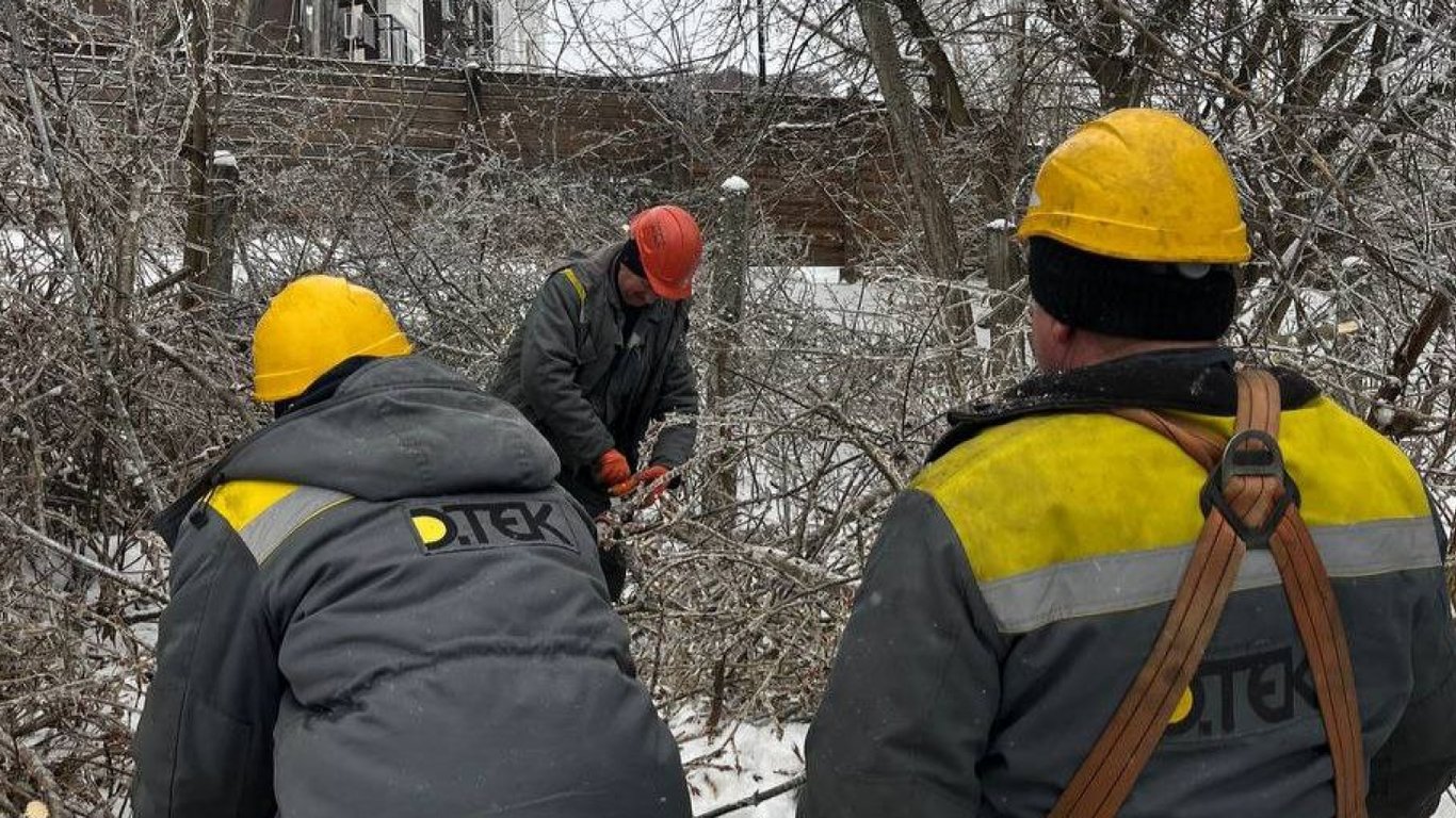 В Украине введены аварийные отключения света из-за обстрелов энергообъектов