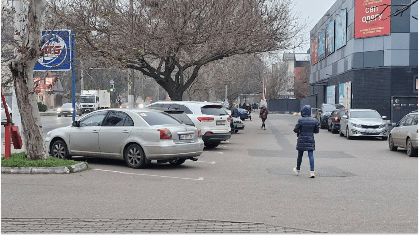 Парковка в Одессе по тарифу 30 гривен