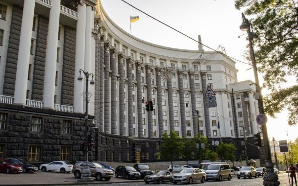 Рекордні зарплати чиновників 2025 року