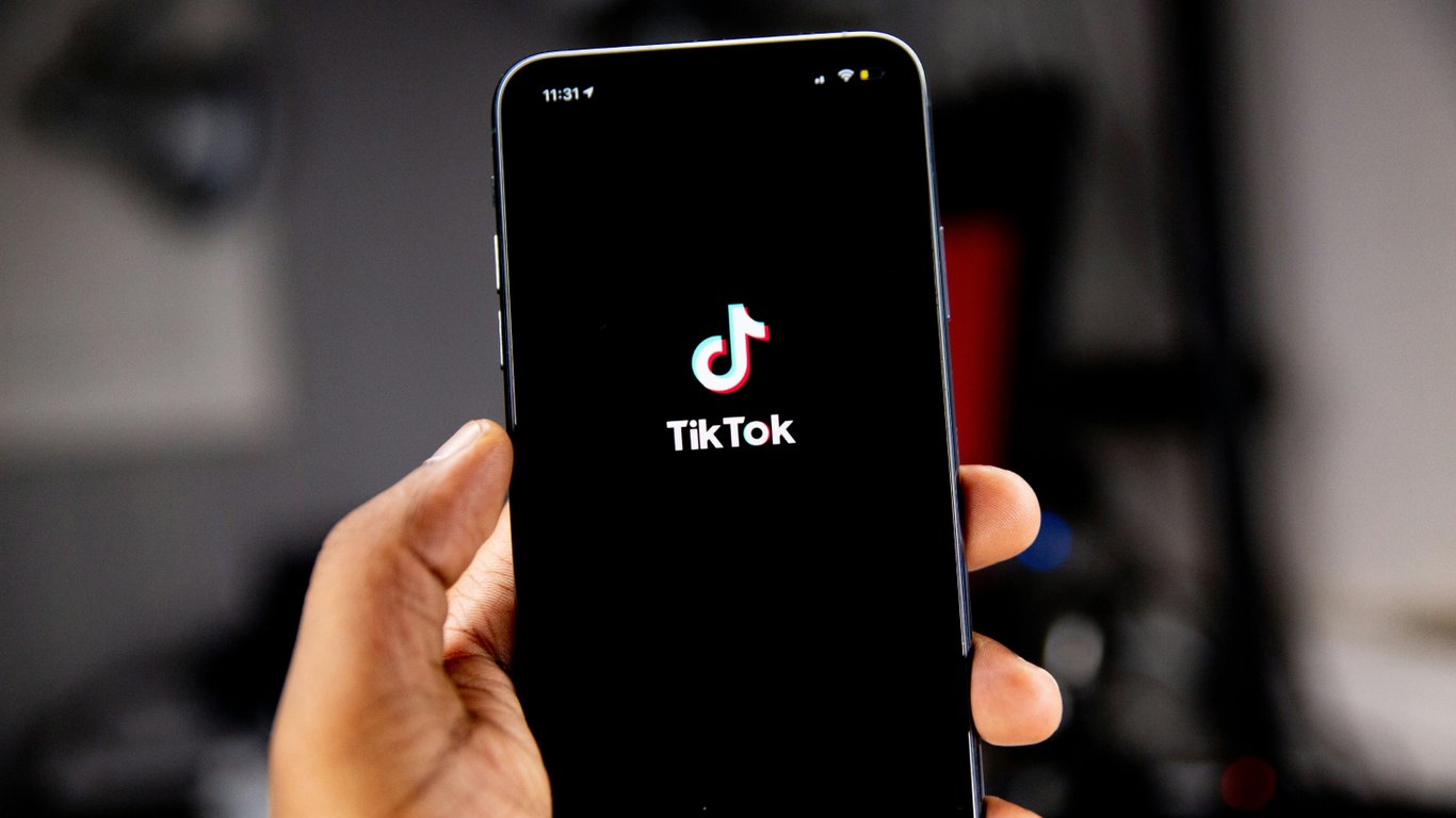 Boost Your TikTok Earnings: 5 ChatGPT Prompts to Monetize Your Views