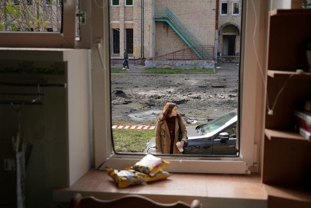 БПЛА попал в жилой дом в Сумах: более 100 поврежденных окон