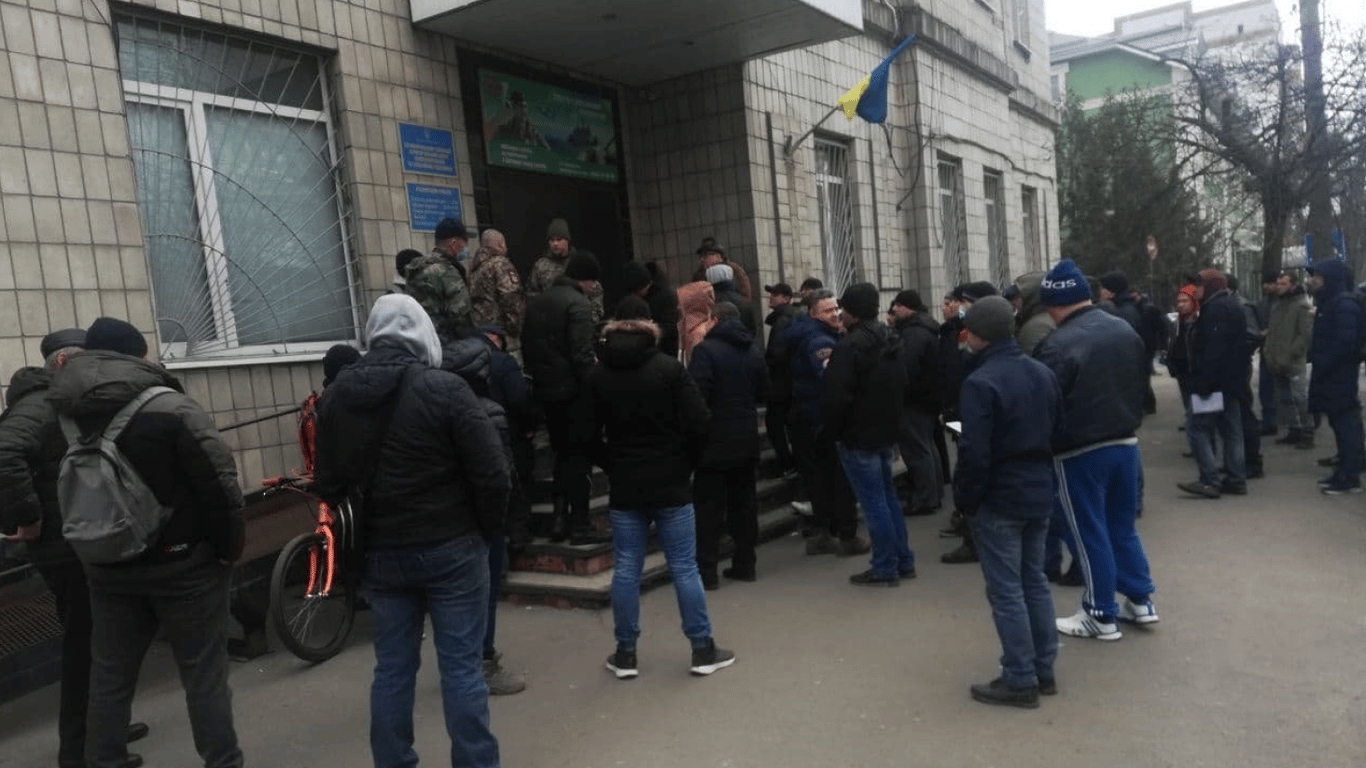 Працівники без ВЛК на бронюванні
