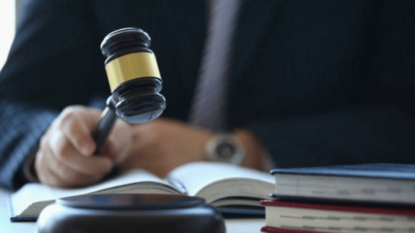 Військовослужбовець та судове рішення