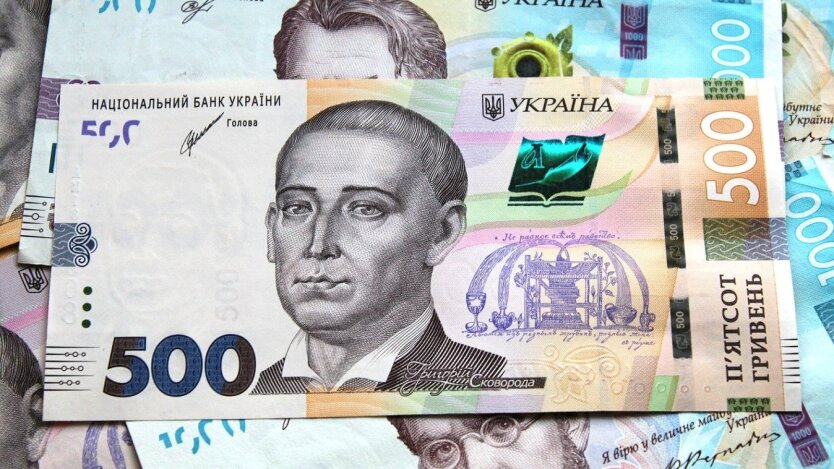 Правительство объявляет выплаты 6500 гривен на зиму: кто получит помощь