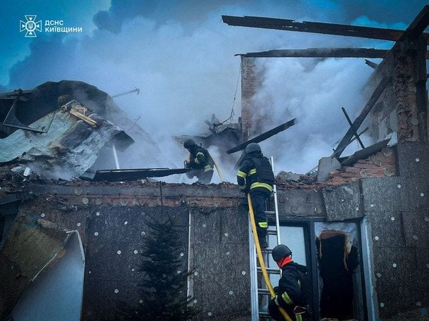 Российский дрон попал в жилой дом на Киевщине: есть погибшая