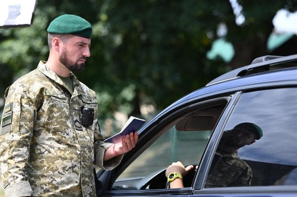 Государственная пограничная служба опровергла массовый выезд украинцев: статистика показала противоположное