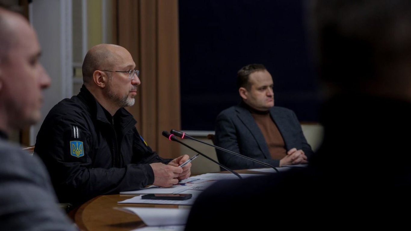 Повреждённые энерголинии после ракетного удара