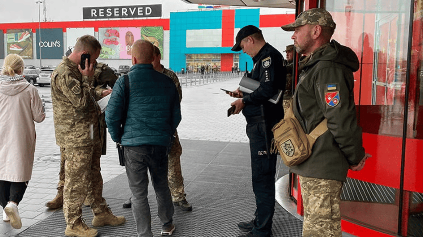 Поліція штрафує ухилянтів від мобілізації