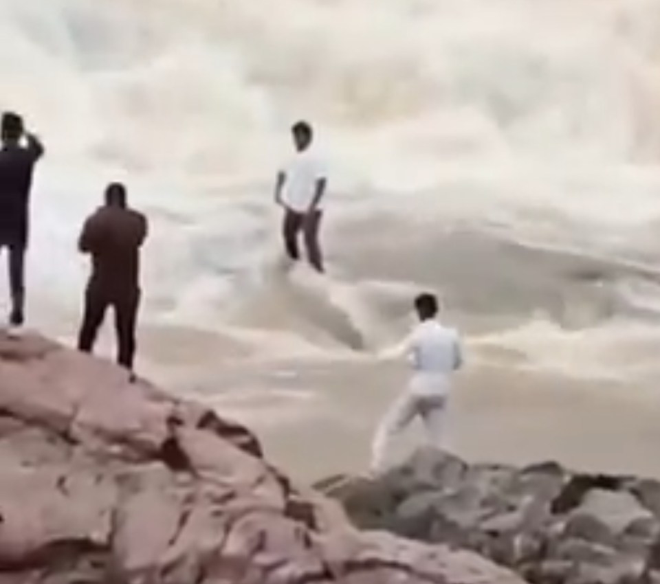 22-річного блогера знесло водоспадом в Індії: жахливе відео