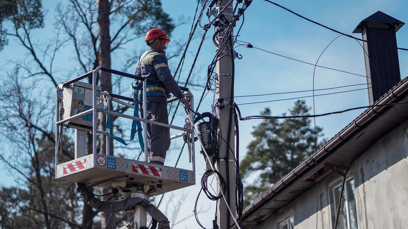 Rosyjskie ataki na infrastrukturę energetyczną pozbawiły prądu sześć ukraińskich regionów