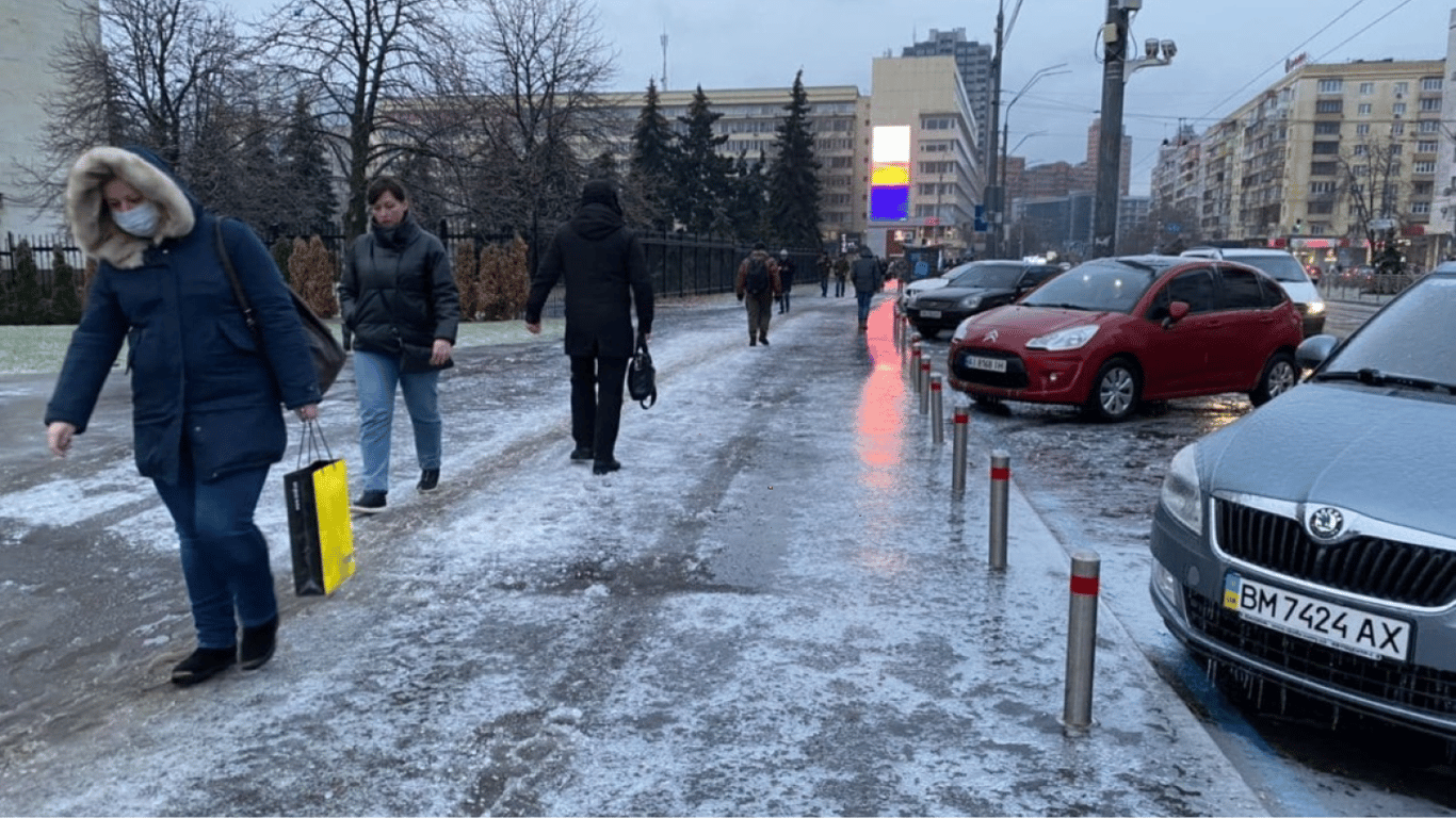 Депутат Киевсовда сломал позвоночник, поскользнувшись на льду: вынужденный отпуск продлится не менее четырёх месяцев
