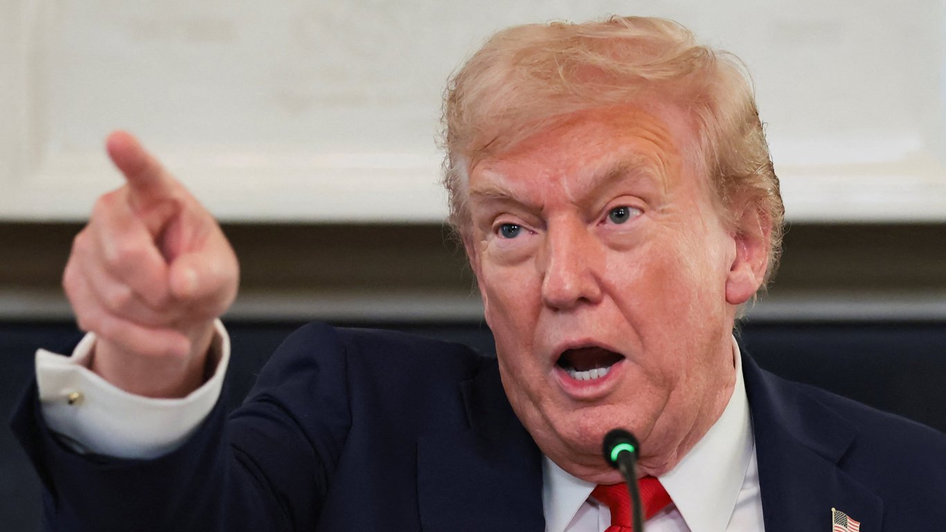 Трамп погрожує митами Канаді