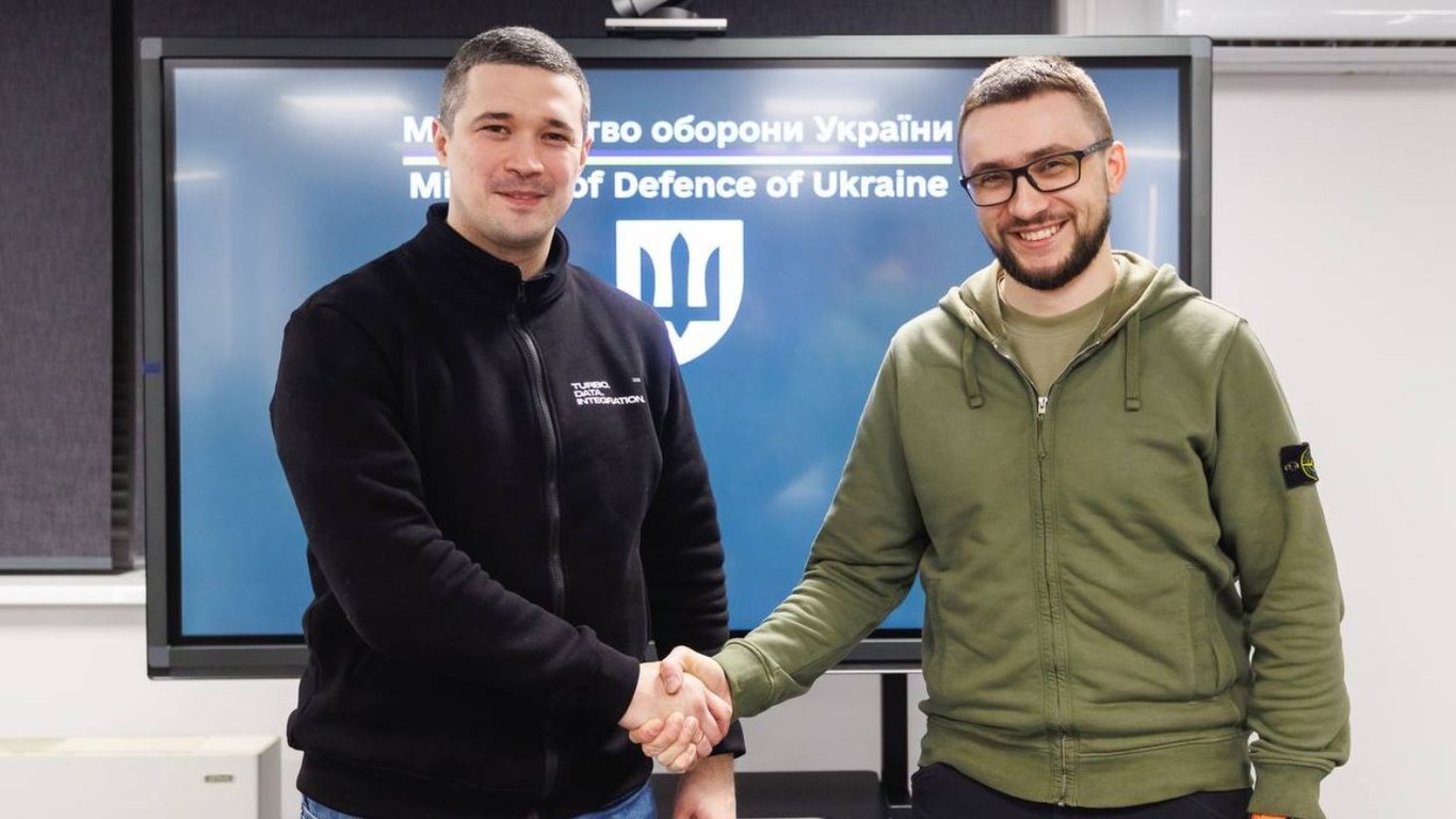 Федоров і Стерненко на фоні БпЛА