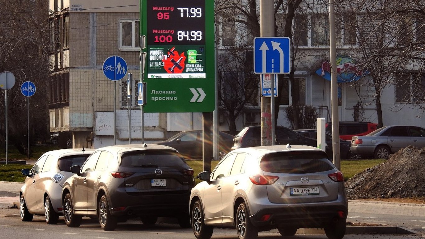 Ile kosztuje przejechanie 100 km? Porównanie wydatków na benzynę, olej napędowy i gaz