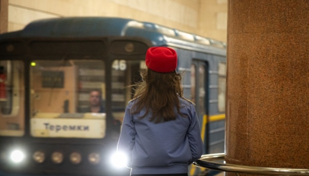 Працівники метро перевіряють безпеку