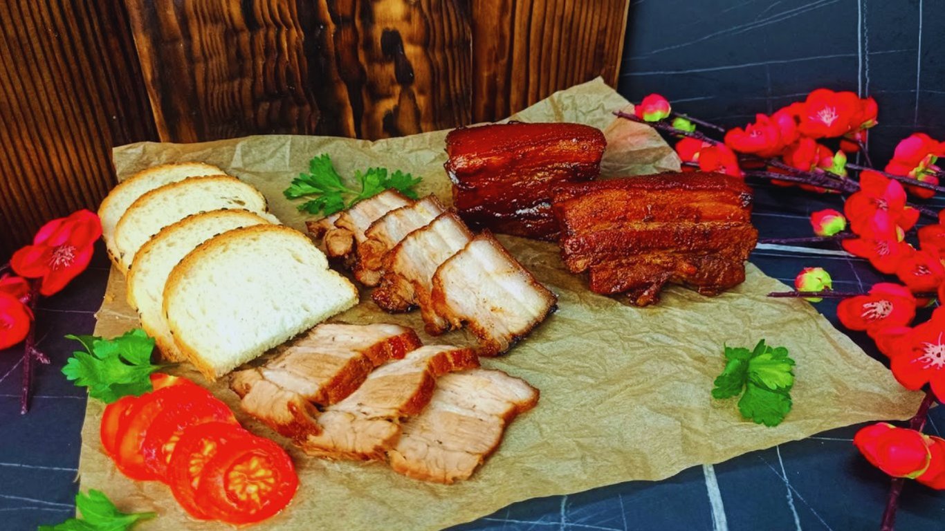 Smażona w piwie boczku: przepis z ciemnym ale i aromatycznymi ziołami