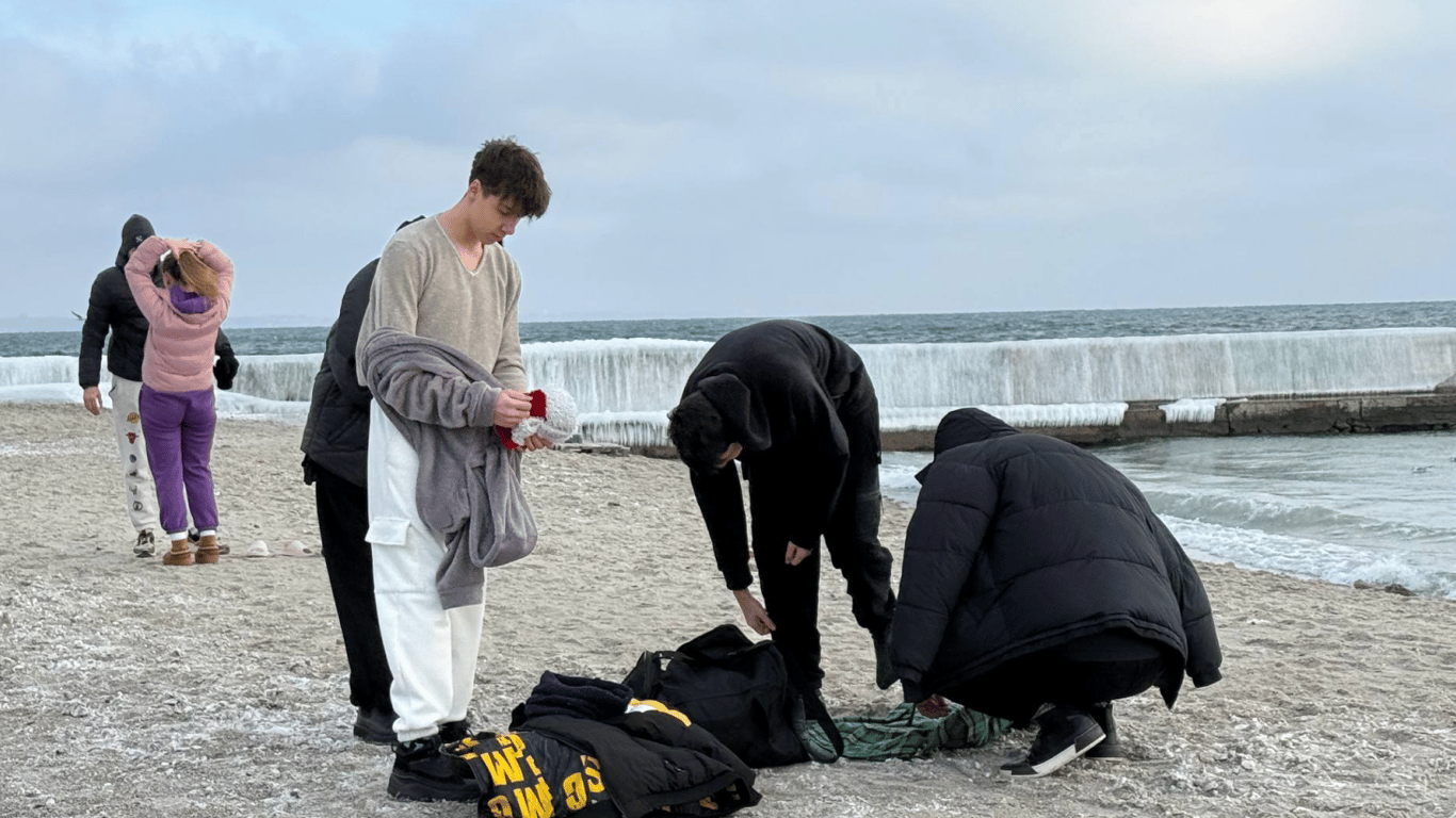 Купання в морі на Водохреще в Одесі