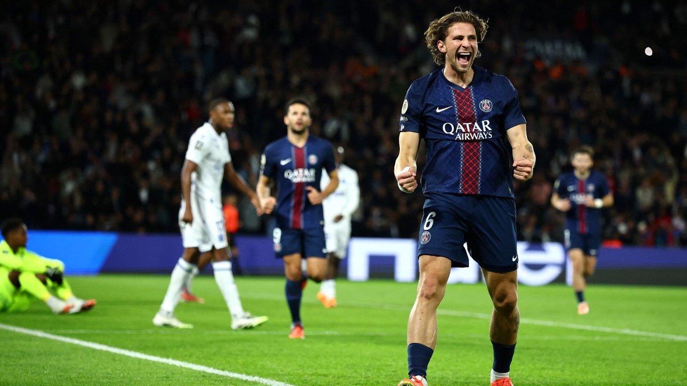 Zabarny w podstawowej jedenastce. PSG rozbija Metz 3:0 i nie traci gola